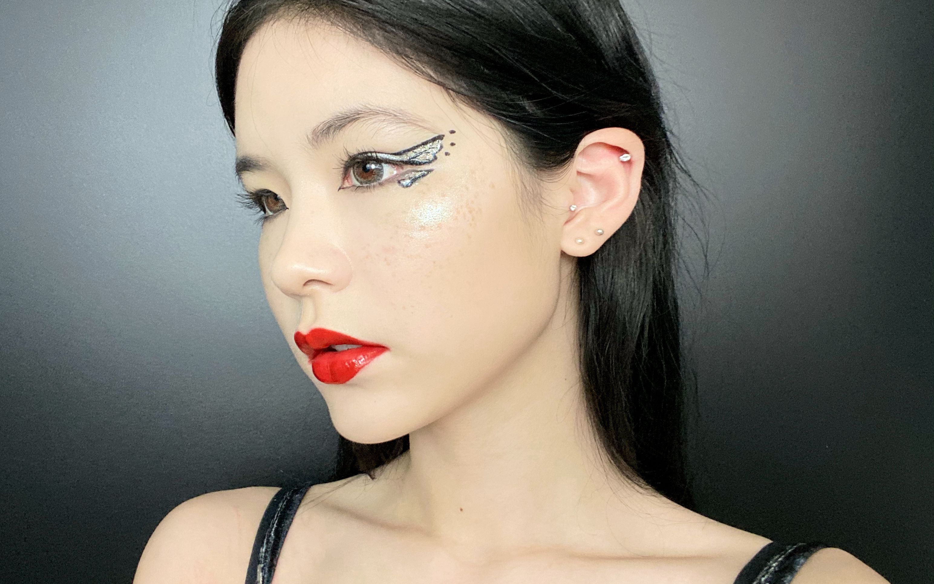 【扣子】银色蝴蝶妆