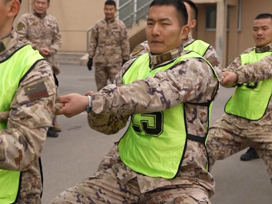 兵哥拔河赛,这氛围也太好了!(武警山东总队 杨一鸣、杨鑫庆、李星佑;编辑:郑祥权)哔哩哔哩bilibili