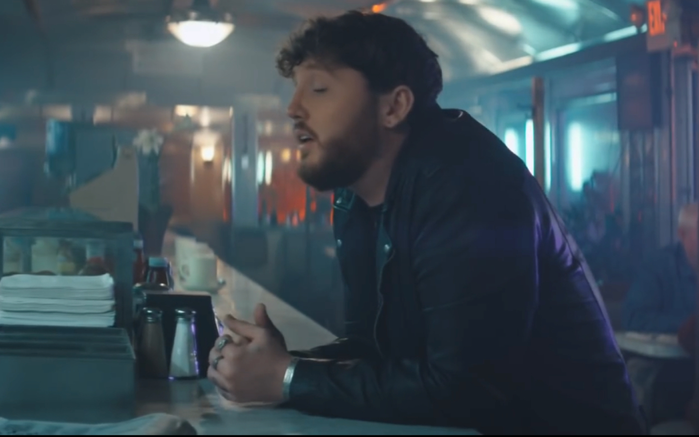 [图]James Arthur-Falling like the Stars官方MV