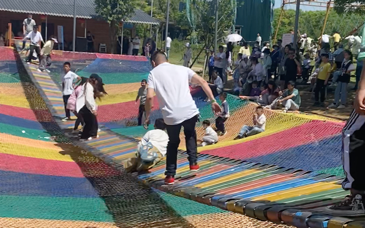 [图]跟着高手玩网红桥的下场就是……站都站不起来