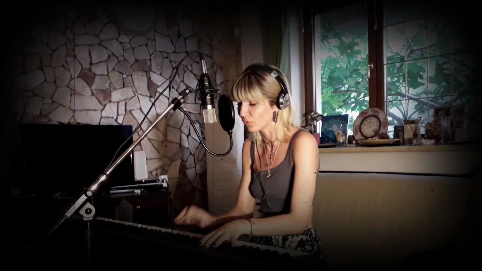 【油管翻唱】sia | chandelier | (cover by monica odagiu)