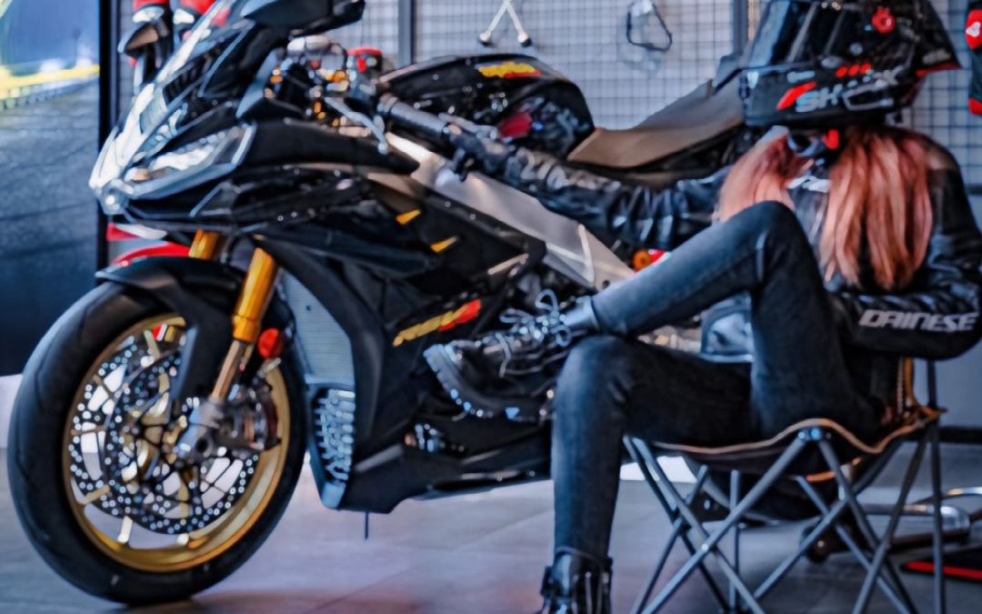 [图]aprilia | RSV4 Be yourself！217匹竞速巨兽，最接近GP的仿赛！