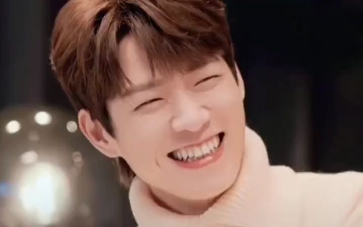 差别很大呢,对笑容超甜的男生完全没有抵抗力哈90～7815#魏大勋