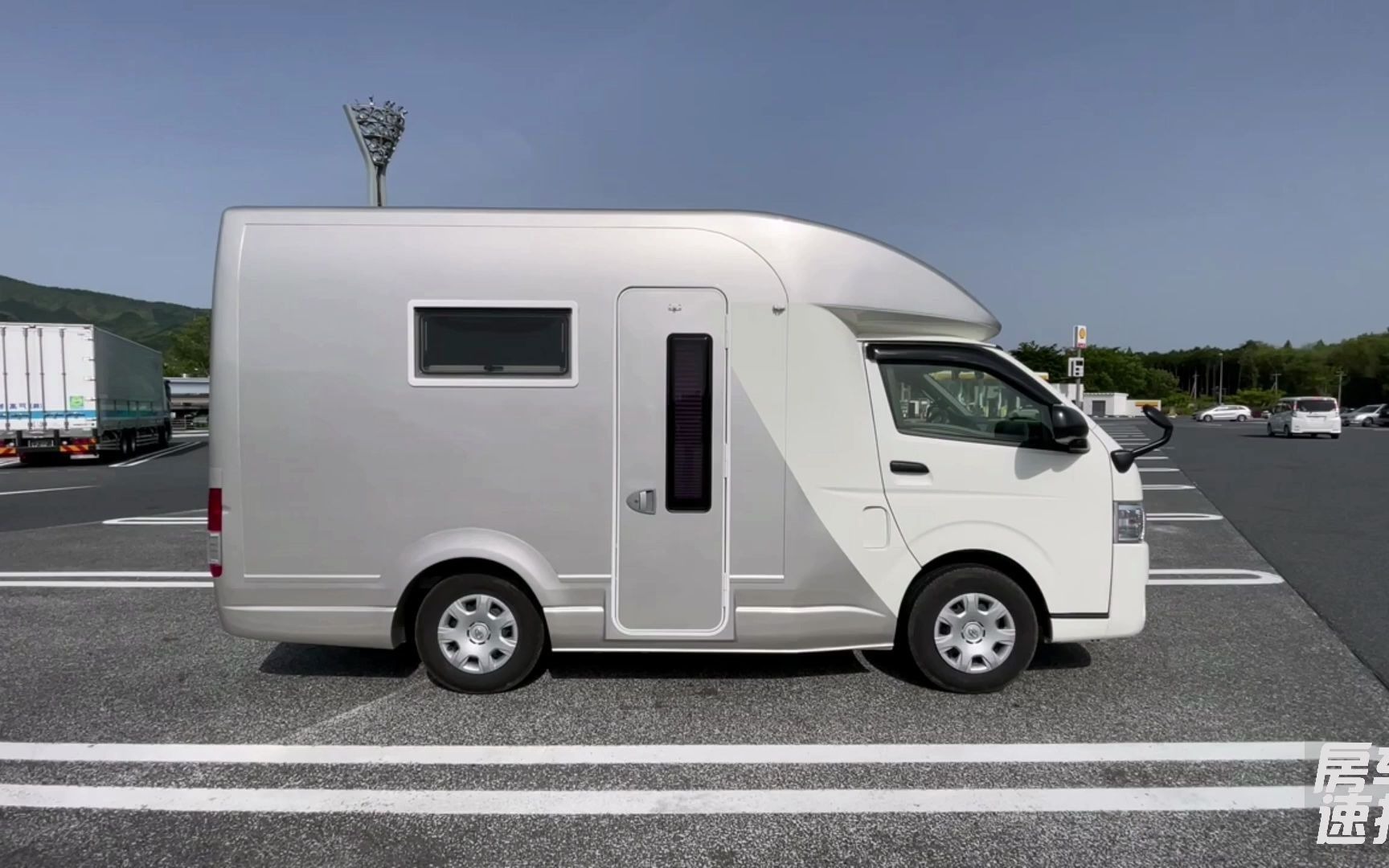 少见的丰田底盘改装的c型房车,可睡6人,日本人的空间利用太棒了