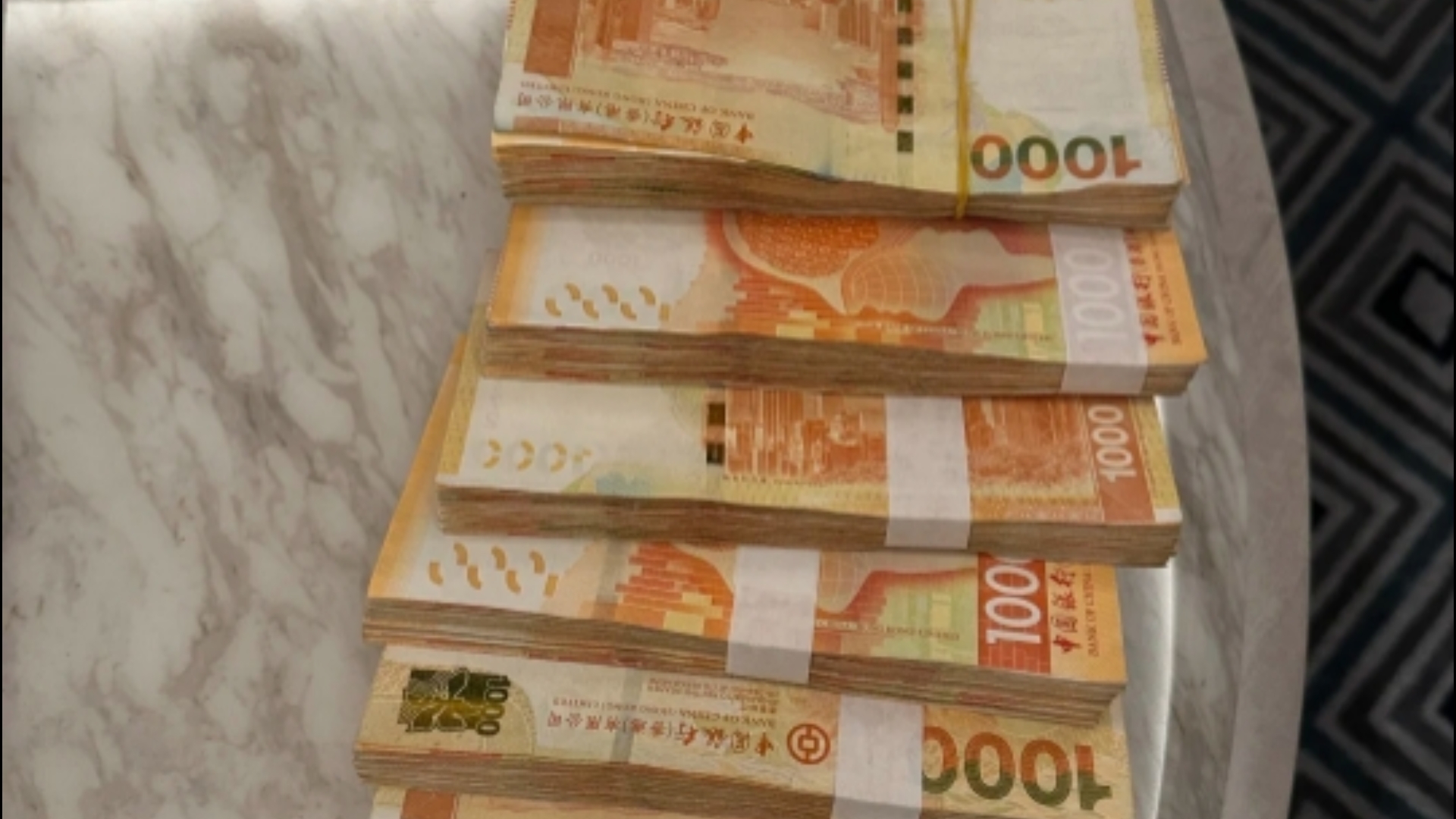 取大额人民币来澳门换2万多港币并在赌场赢80万多港币