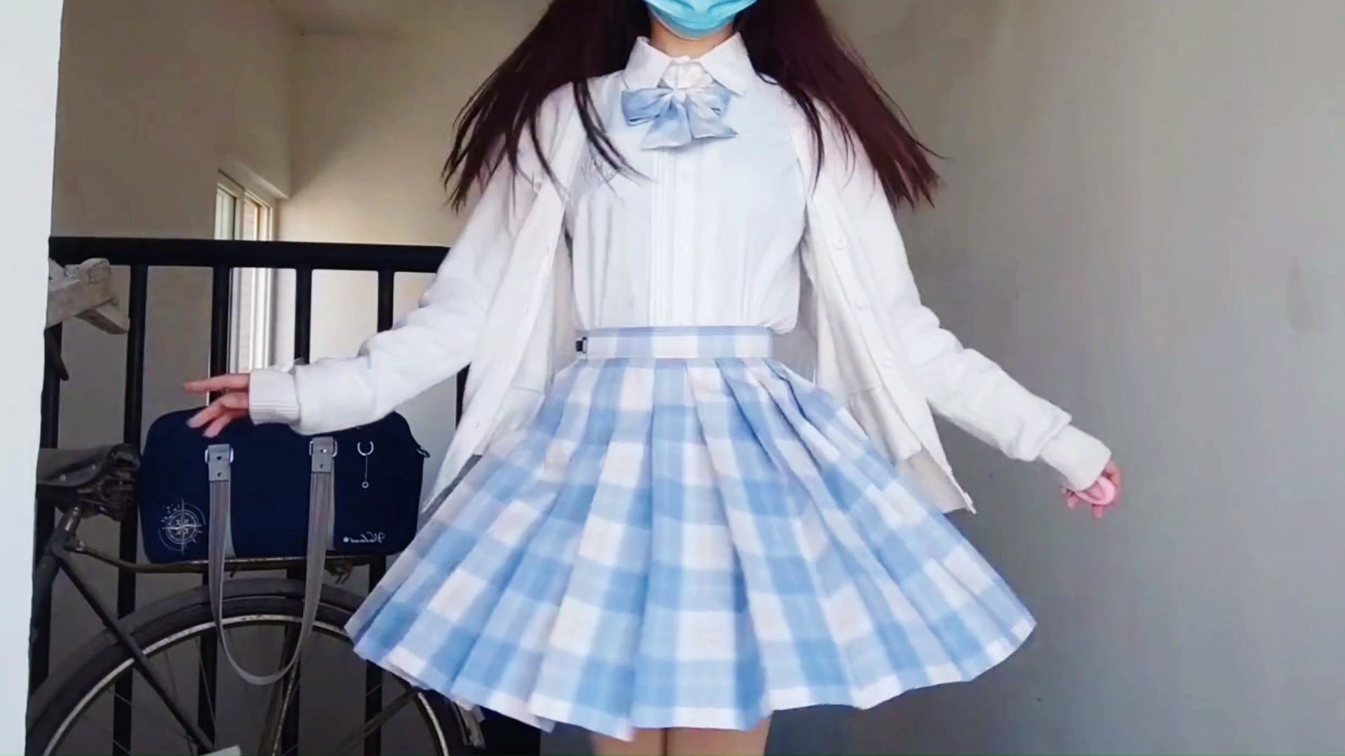 女孩子什么样的腰才是小蛮腰?穿上jk制服之后的女生算吗