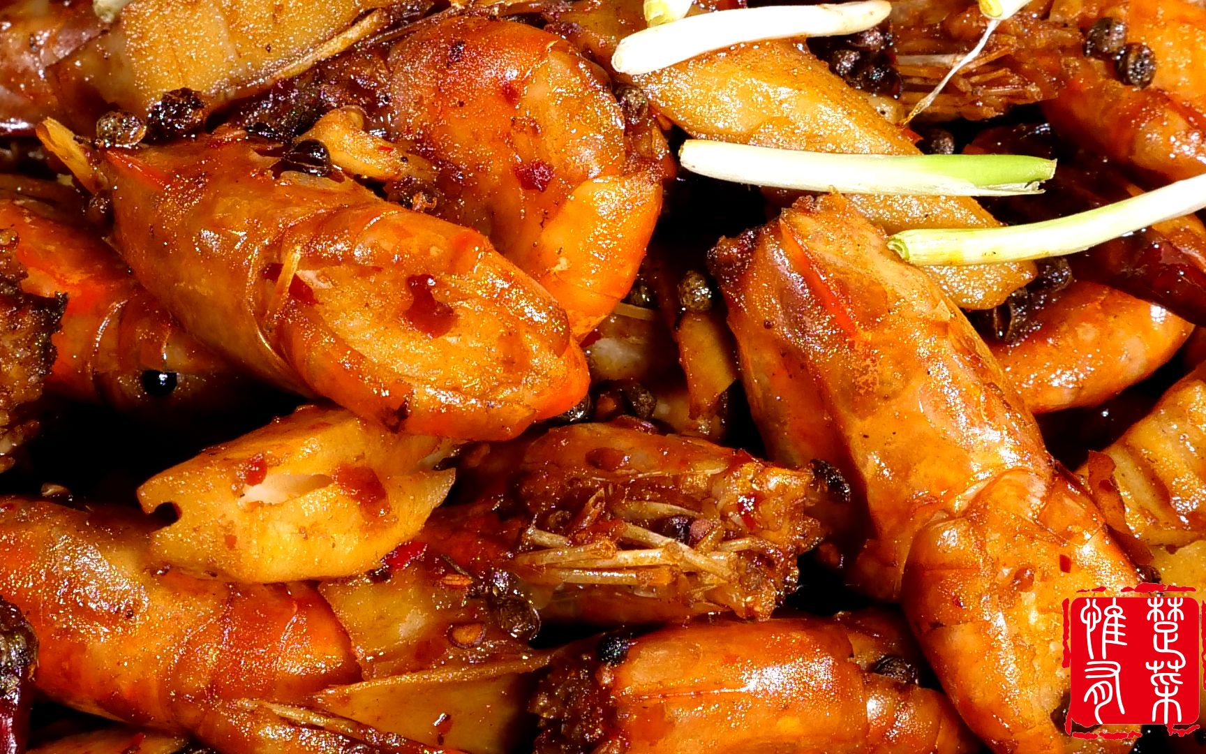 厨师长教你:"油焖罗氏虾"的正宗做法,虾肉q弹,越吃越过瘾!