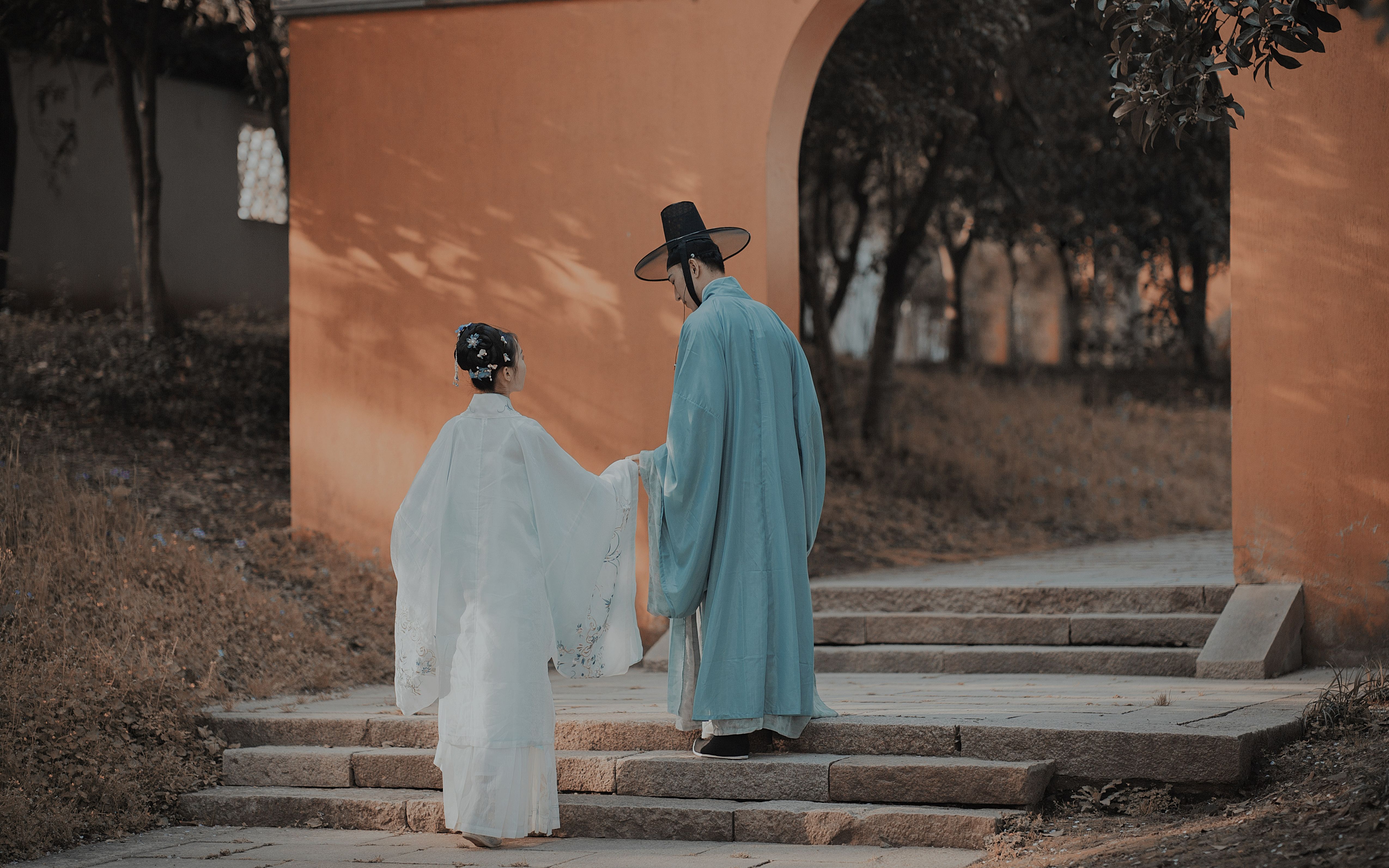 【锦鱼vlog】满堂兮美人,忽独与余目成——汉服情侣拍摄实录_哔哩哔哩