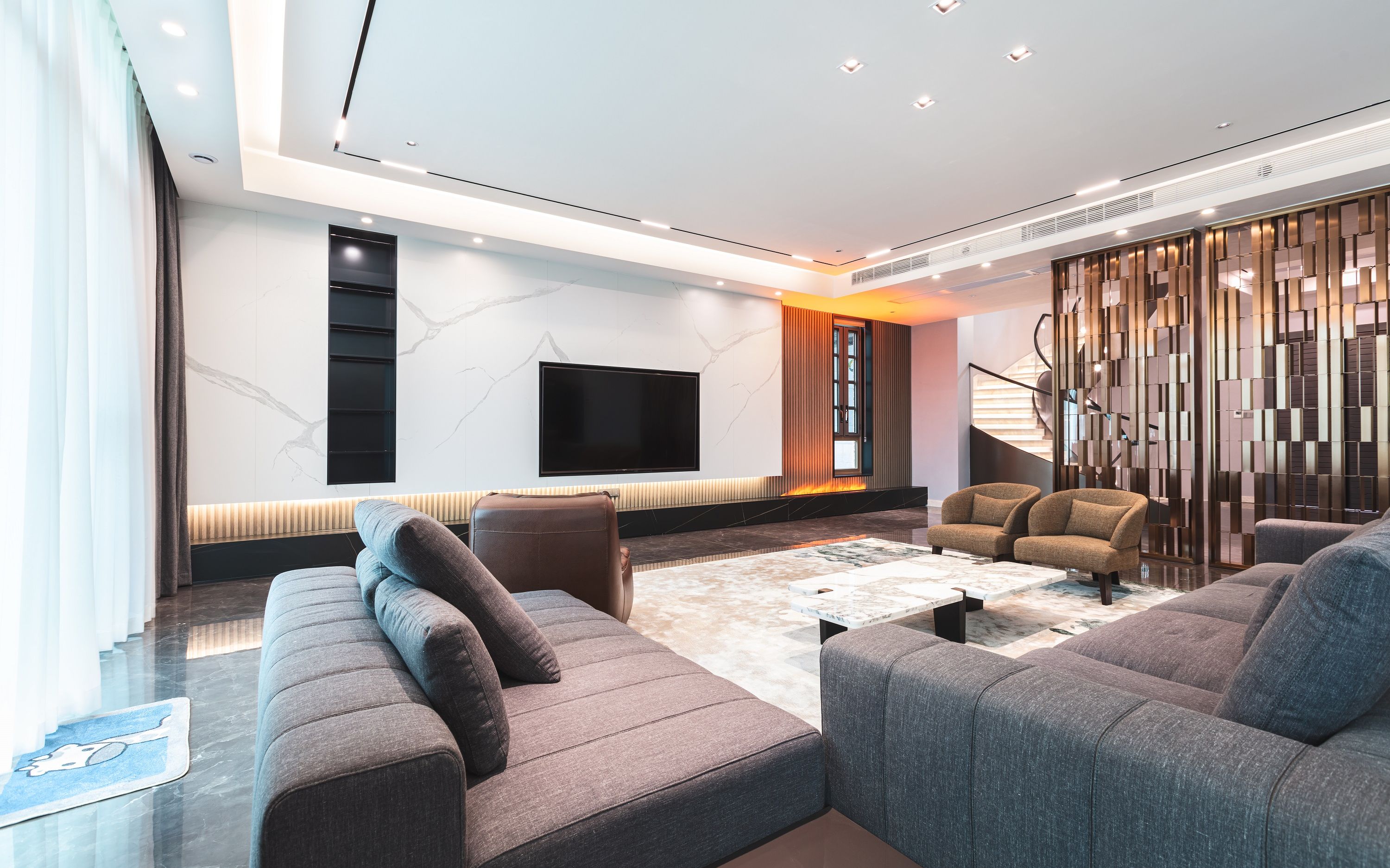 roomtour简约岩板悬空背景墙搭配木格栅简直美爆啦