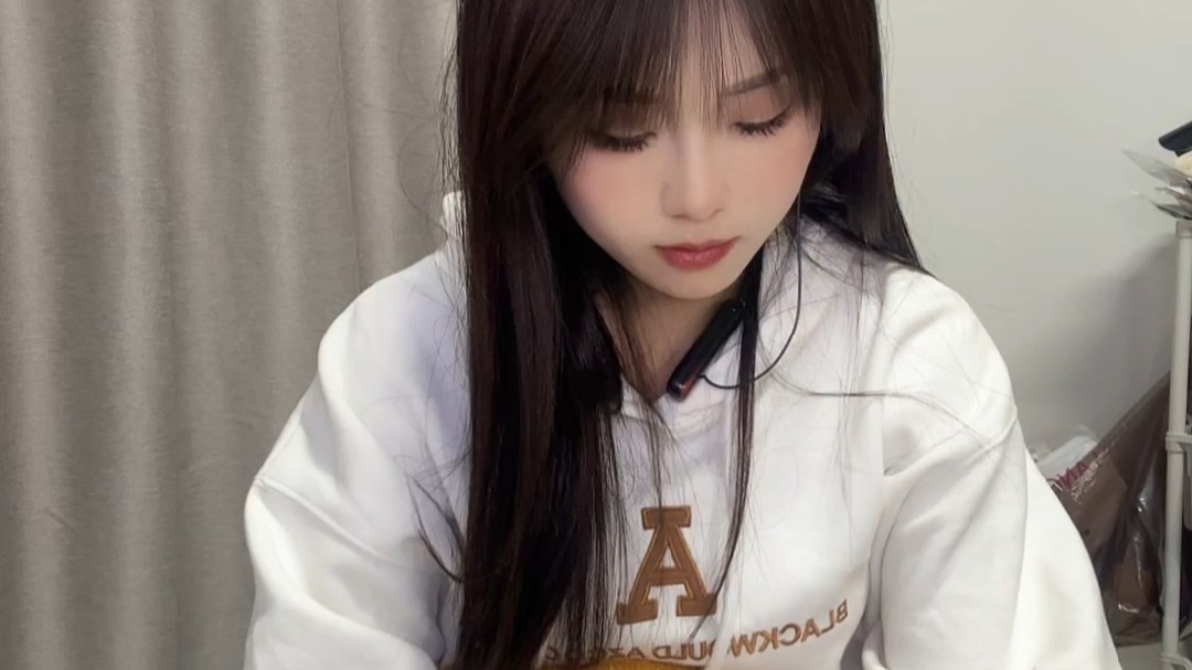 已转码2025-02-21 22-10-05_婚车小姐姐好想瘦