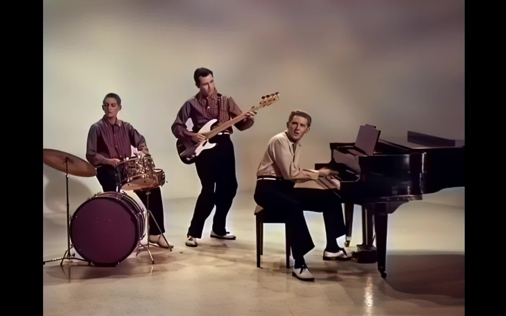 [图]杰瑞·李·刘易斯（Jerry Lee Lewis）歌曲《Great Balls Of Fire》1957