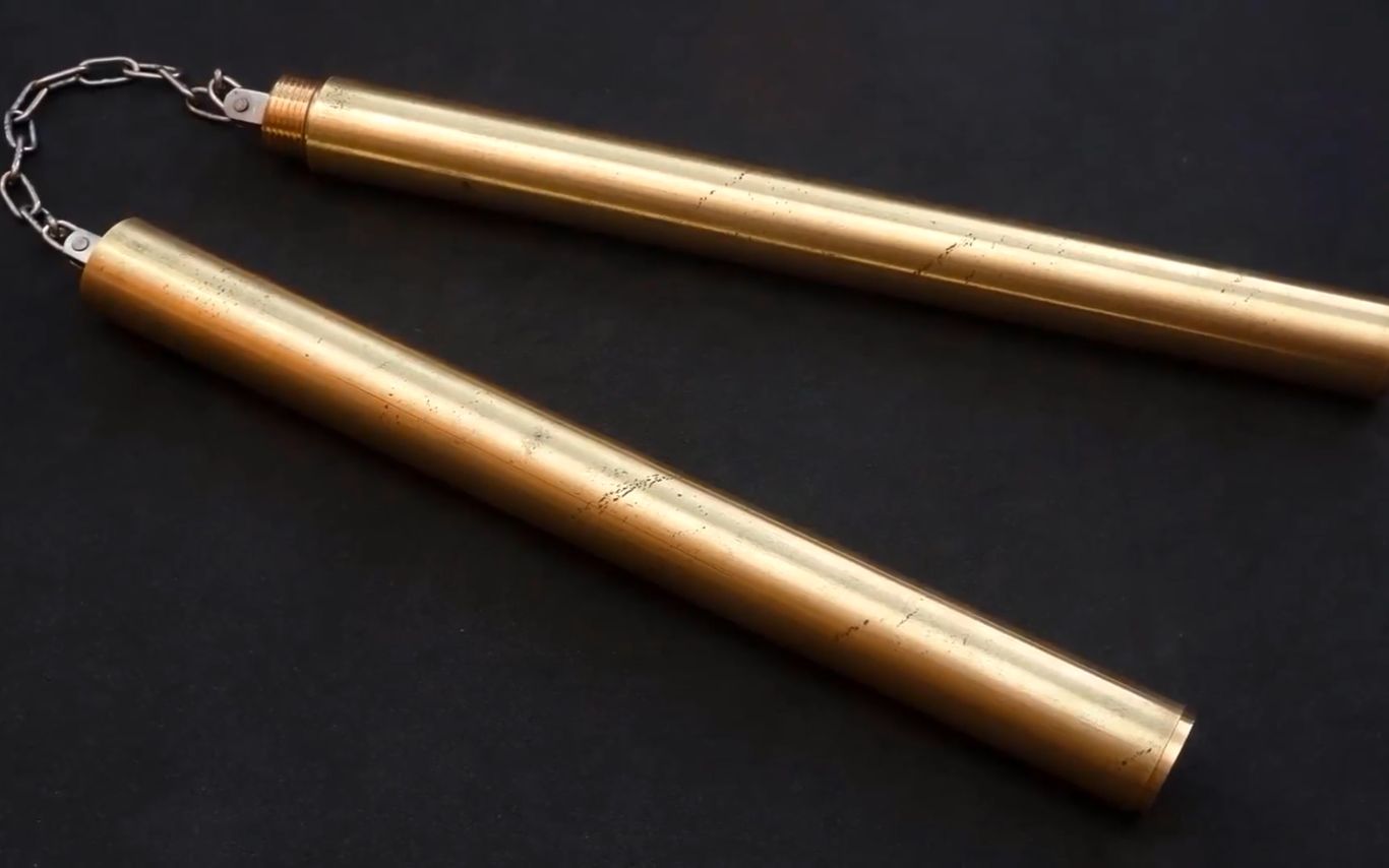 废旧的钢管不要丢,可以做个双节棍,看完你也会做!