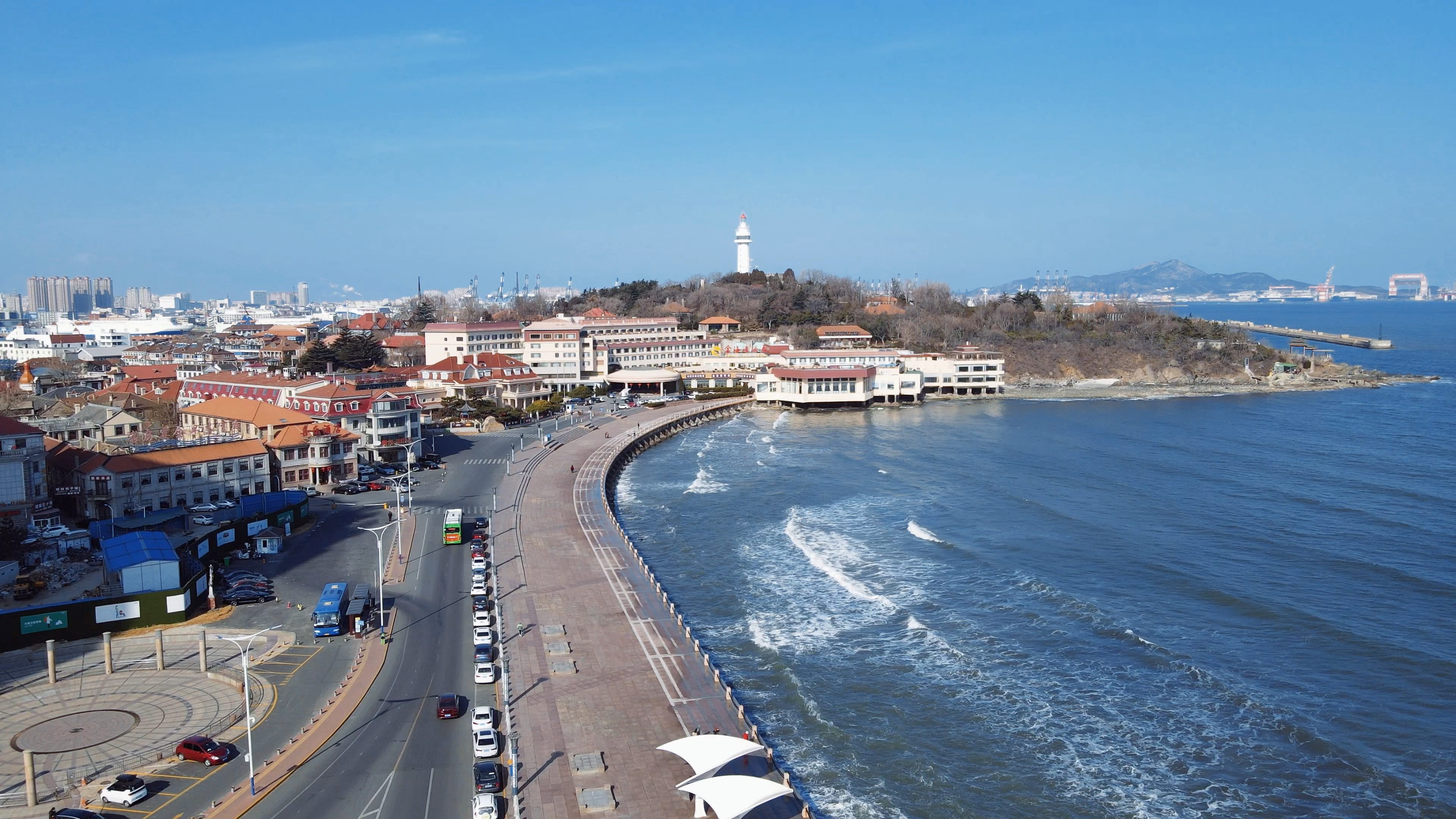 航拍烟台通往灯塔的沿海公路