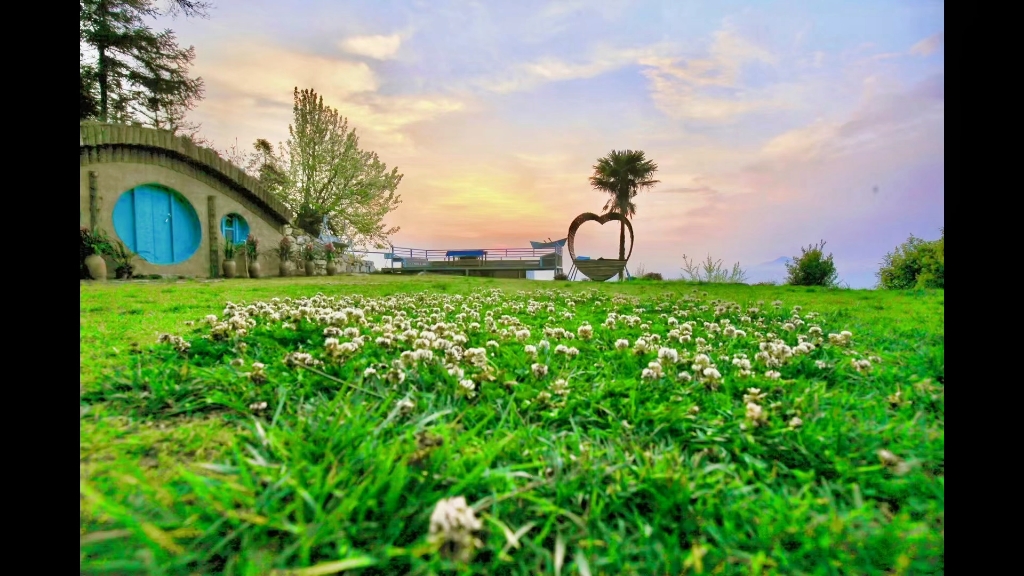 茨竹坝云海,竹境云屋观赏处.