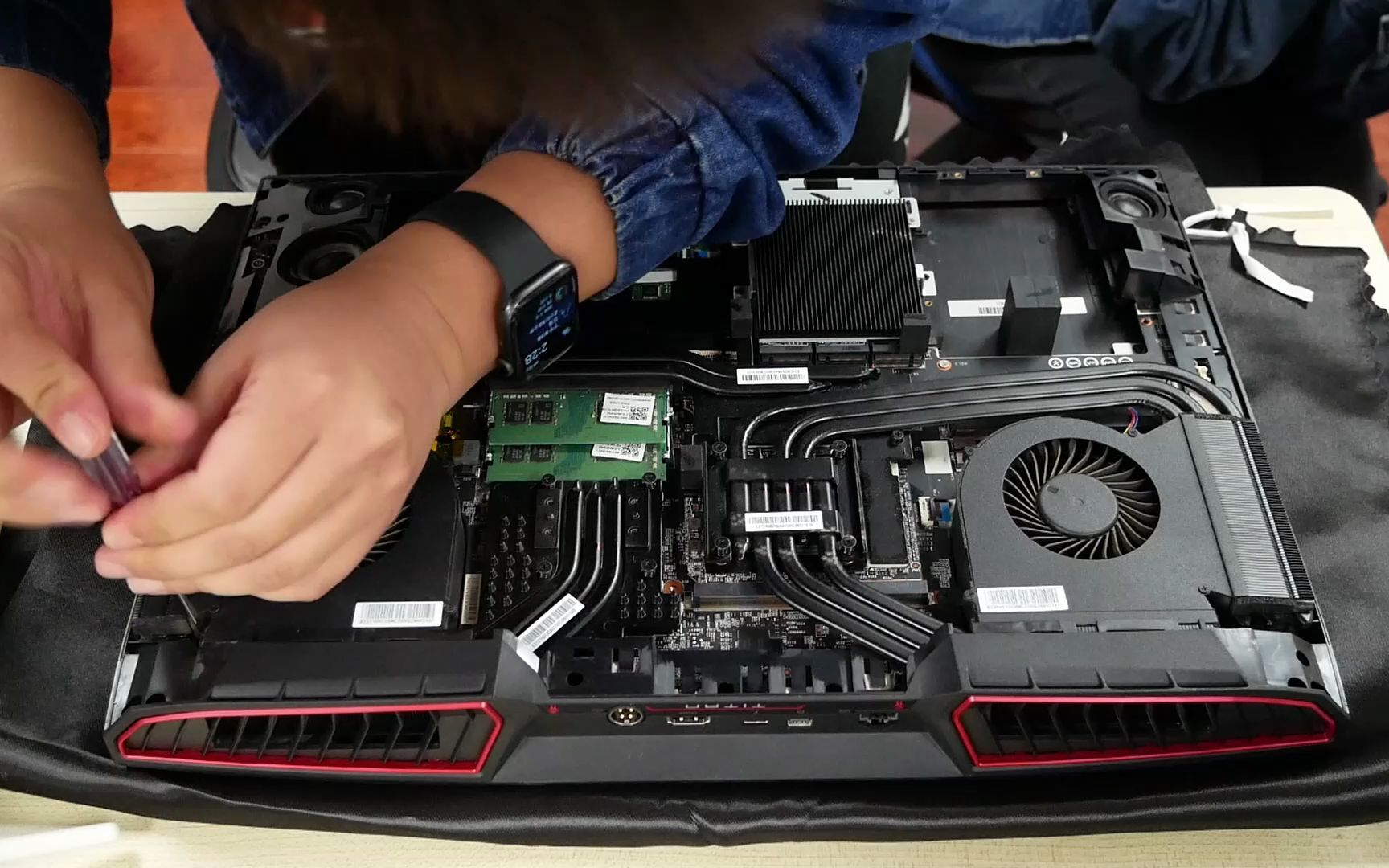 微星gt73vr拆机换硅脂 道康宁tc5888硅脂 笑死风扇装了一年