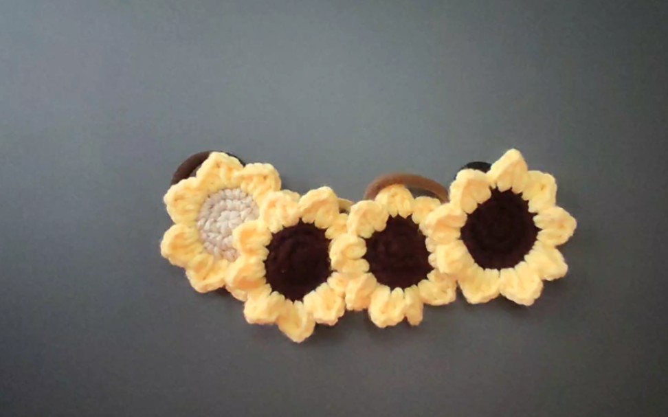 这也太好看了吧?纯手工钩针钩织向日葵发圈头绳还可以做挂件