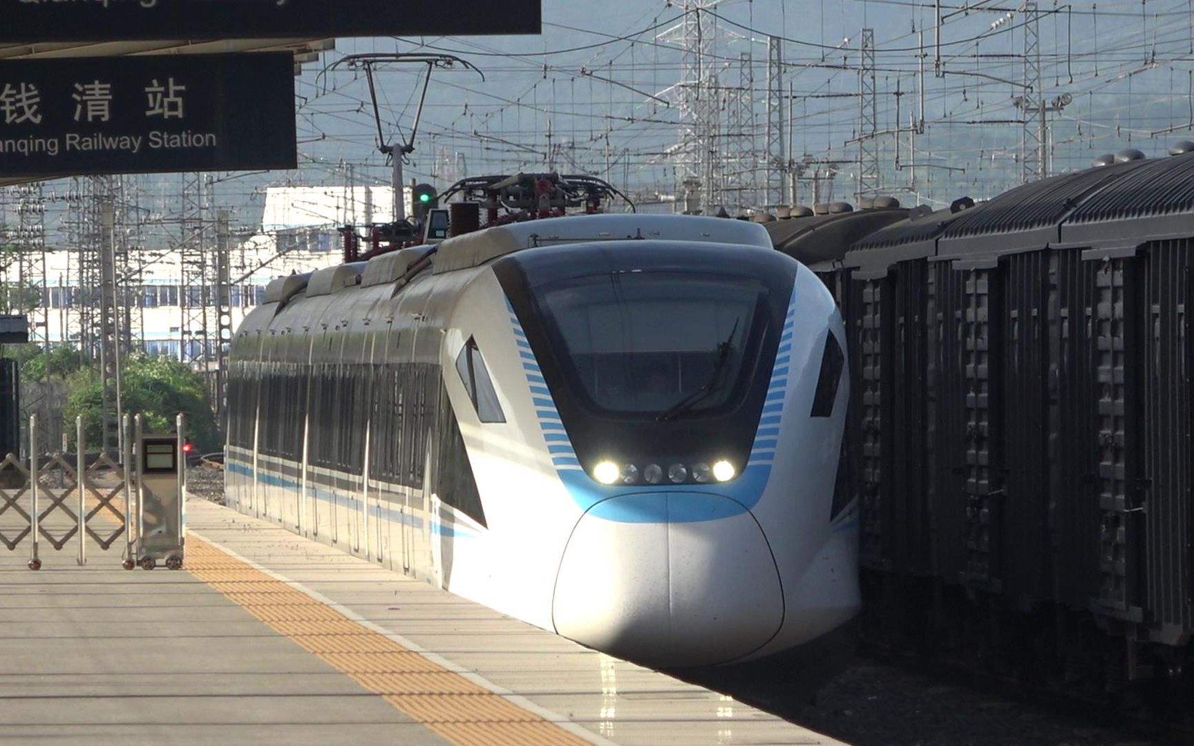 20萧甬铁路』【钱清站】s2202次 crh6f-a-0441 鉴湖号 进五道停车