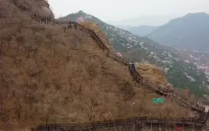 Скачать видео: 春游航拍：北京居庸关山桃花海步道。