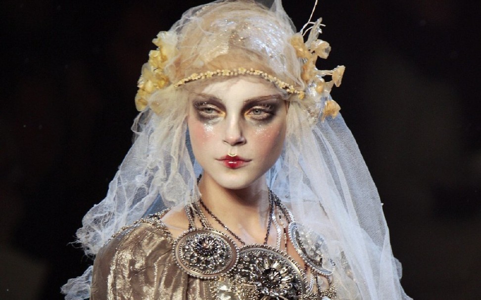 johngallianofw2009海盗爷东欧冰雪世界的鬼魅新娘们