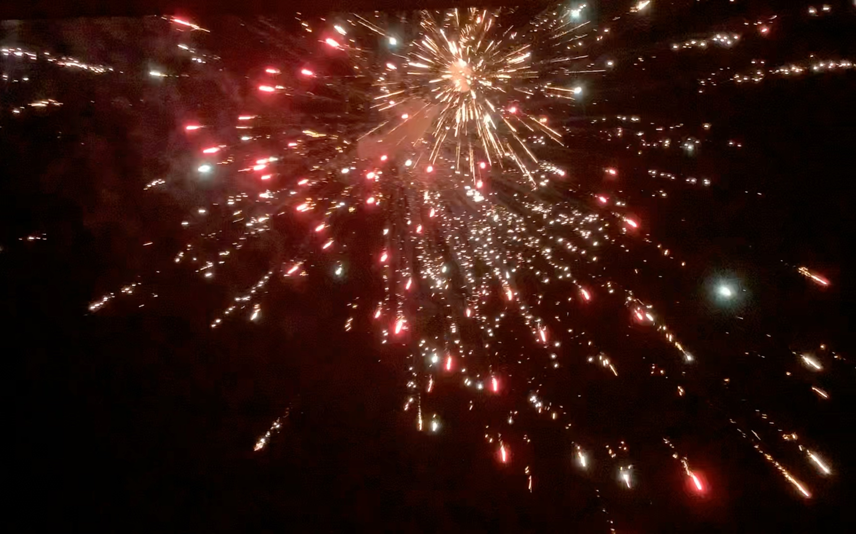 两年前的春节,烟花声里是永远的幸福.