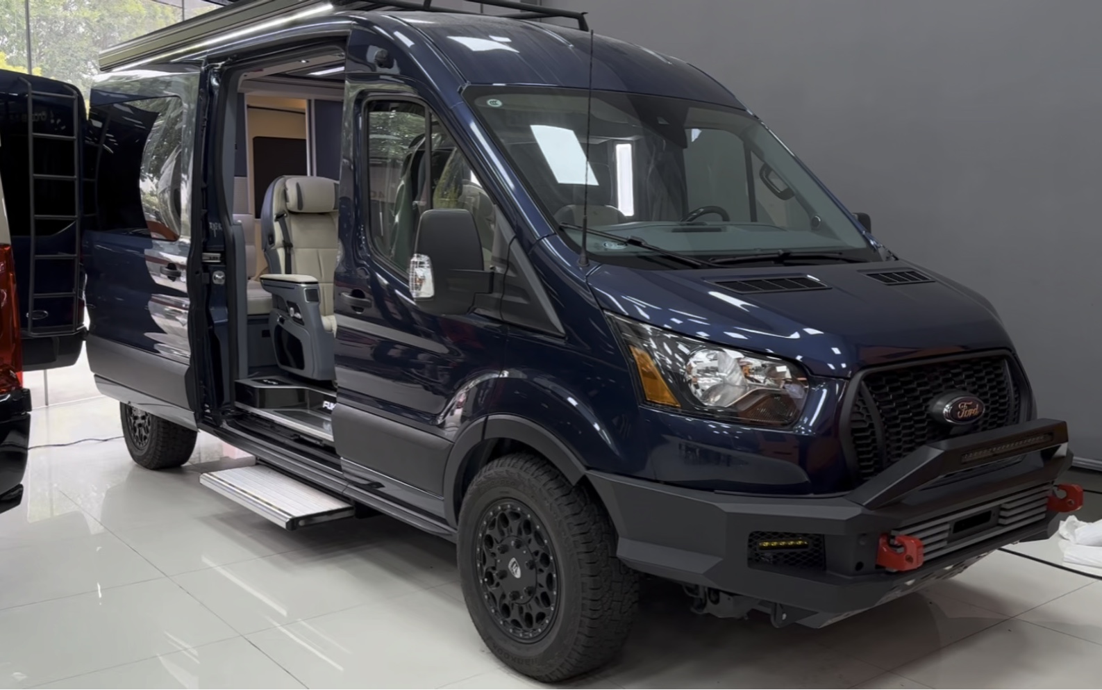 福特汽油大排量四驱的b型房车