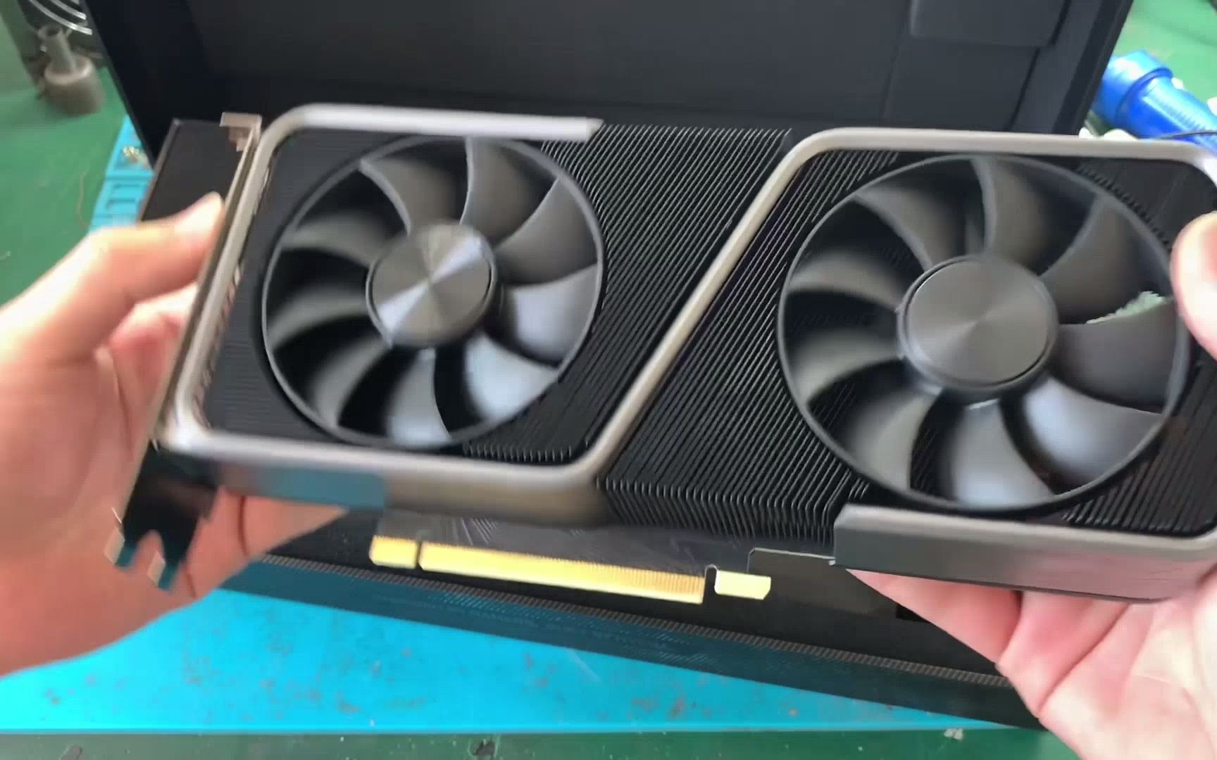 这就是小作坊造显卡,一张披着3070外壳的3060ti