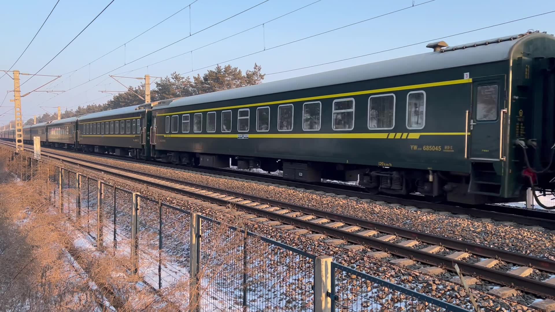 [京哈铁路]k976次列车五家站两道通过