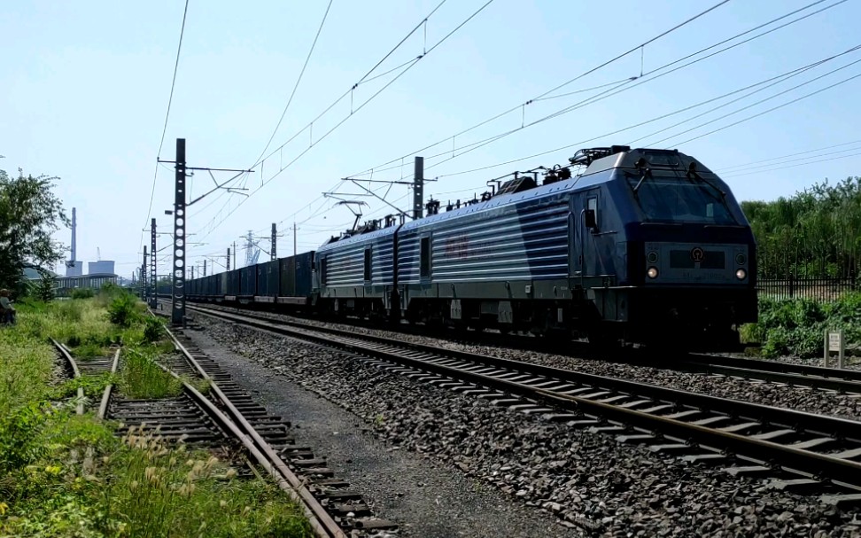 hxd2卷帘门牵引集装箱通过