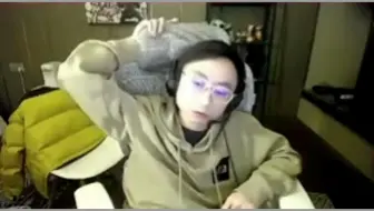 BLG遗憾输给EDG，UZI无力回天，一脸苦笑，水晶哥直言C不动！