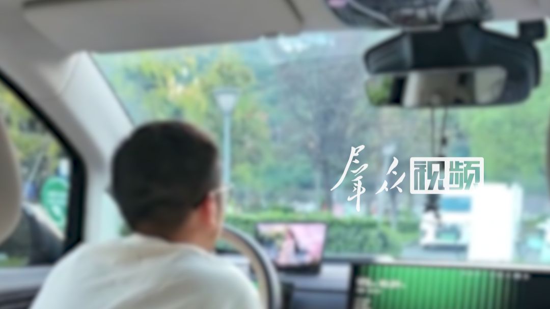 一天看20小时都不够？AI短剧正在围猎中年男性，40岁男子不玩游戏不充会员，刷AI漫剧到凌晨2点。