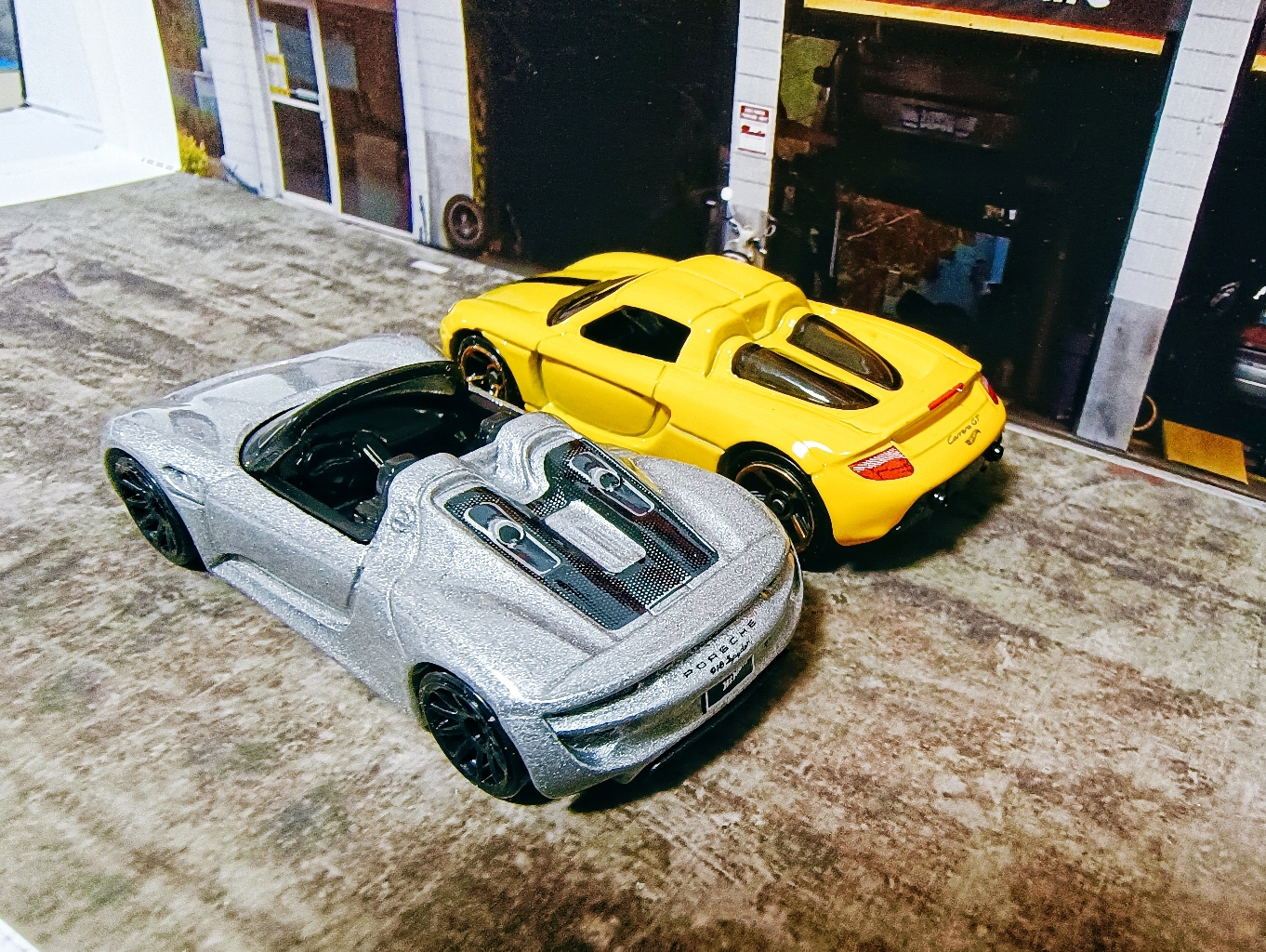 风火轮普卡保时捷918和carreragt合金小车排排坐