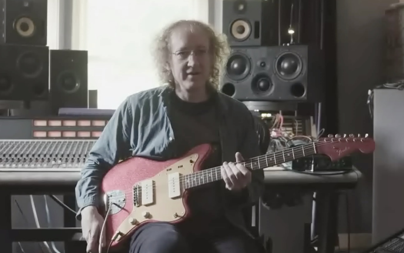 [图]【中字】Kevin Shields（My Bloody Valentine）聊Fender Jazzmaster - Part 1 Obsession