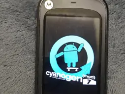 Tải video: 这个是安卓CM系统吧，开机和小偷一样，，，#古董手机 #摩托罗拉 #安卓