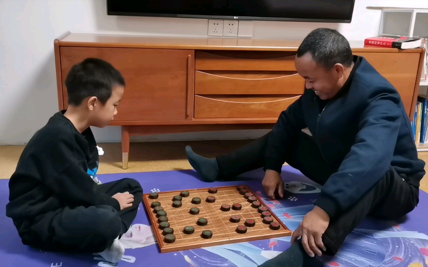爷孙两人下象棋