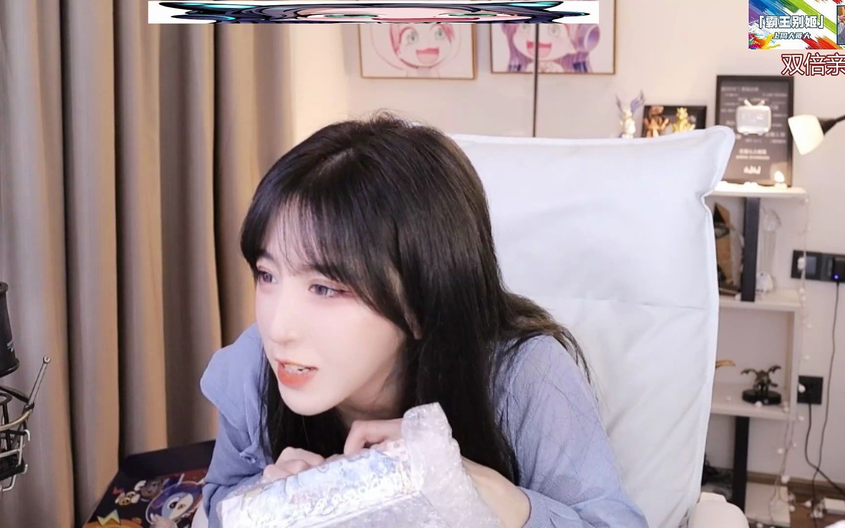 呆妹儿抽斗鱼盲盒,刚打开就直接呆住了!呆妹儿:咋不给智勋抽丝袜呢?