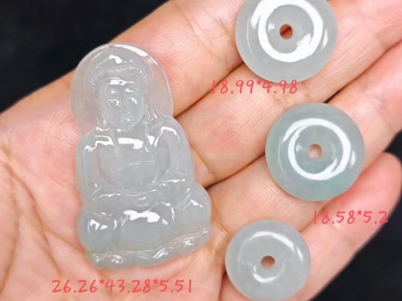 天然缅甸翡翠a货观音平安扣,一块料子,娇娇润润,莹润起胶,佩戴舒适