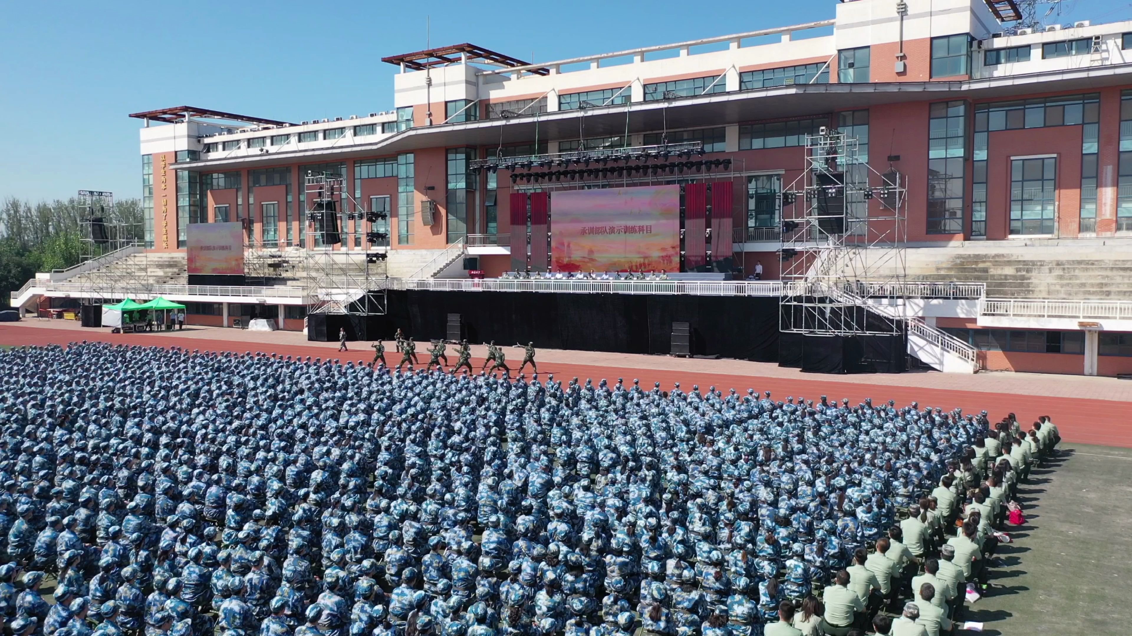 北京大学2020级本科生军训航拍_哔哩哔哩 (゜-゜)つロ 干杯~-bilibili