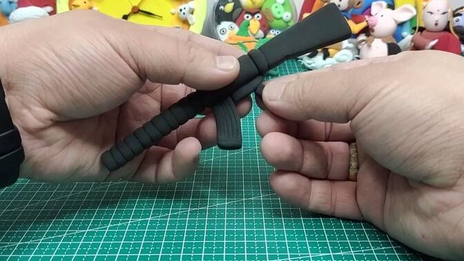 今天用超轻黏土给儿子做一把枪