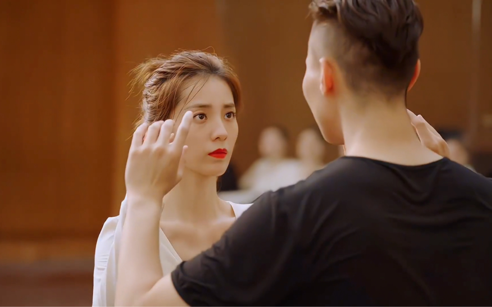 谁没看过万鹏跳舞我都会很伤心的ok?