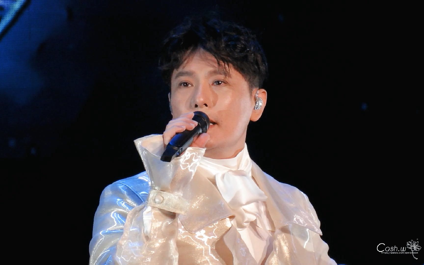 【张信哲】-"爱的路上我们相信又相依"