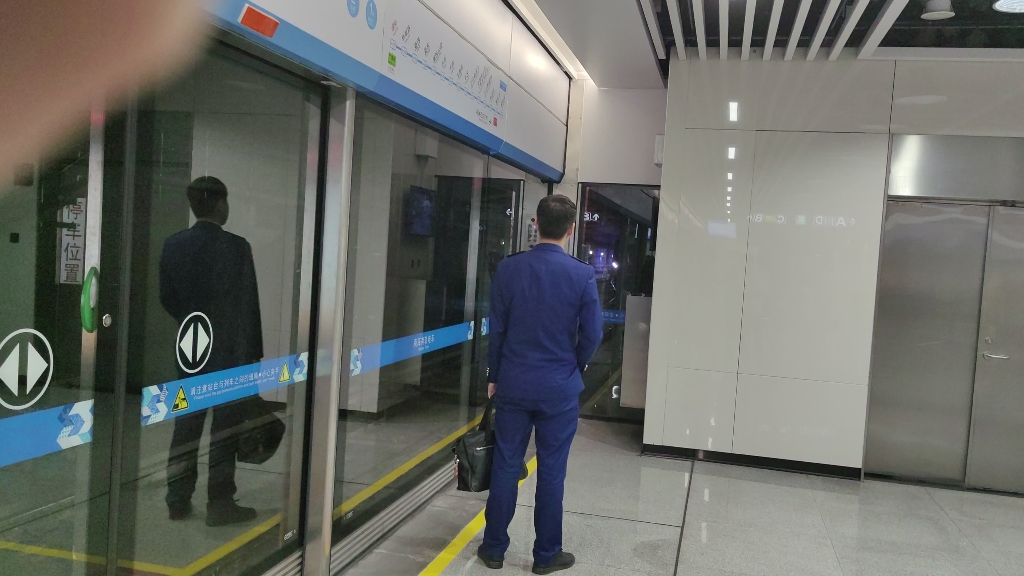 虫雷岗站进站-博学多才的地铁爱好者-博学多才的地铁爱好者-哔哩哔哩