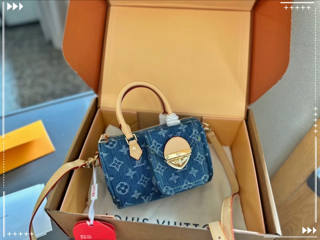 lv丹宁牛仔枕头包,变色皮质感很高级容量超级大也很耐用日常出街背它