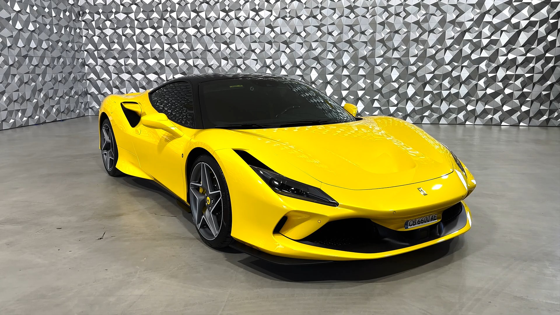 法拉利f8声浪,外观和内部