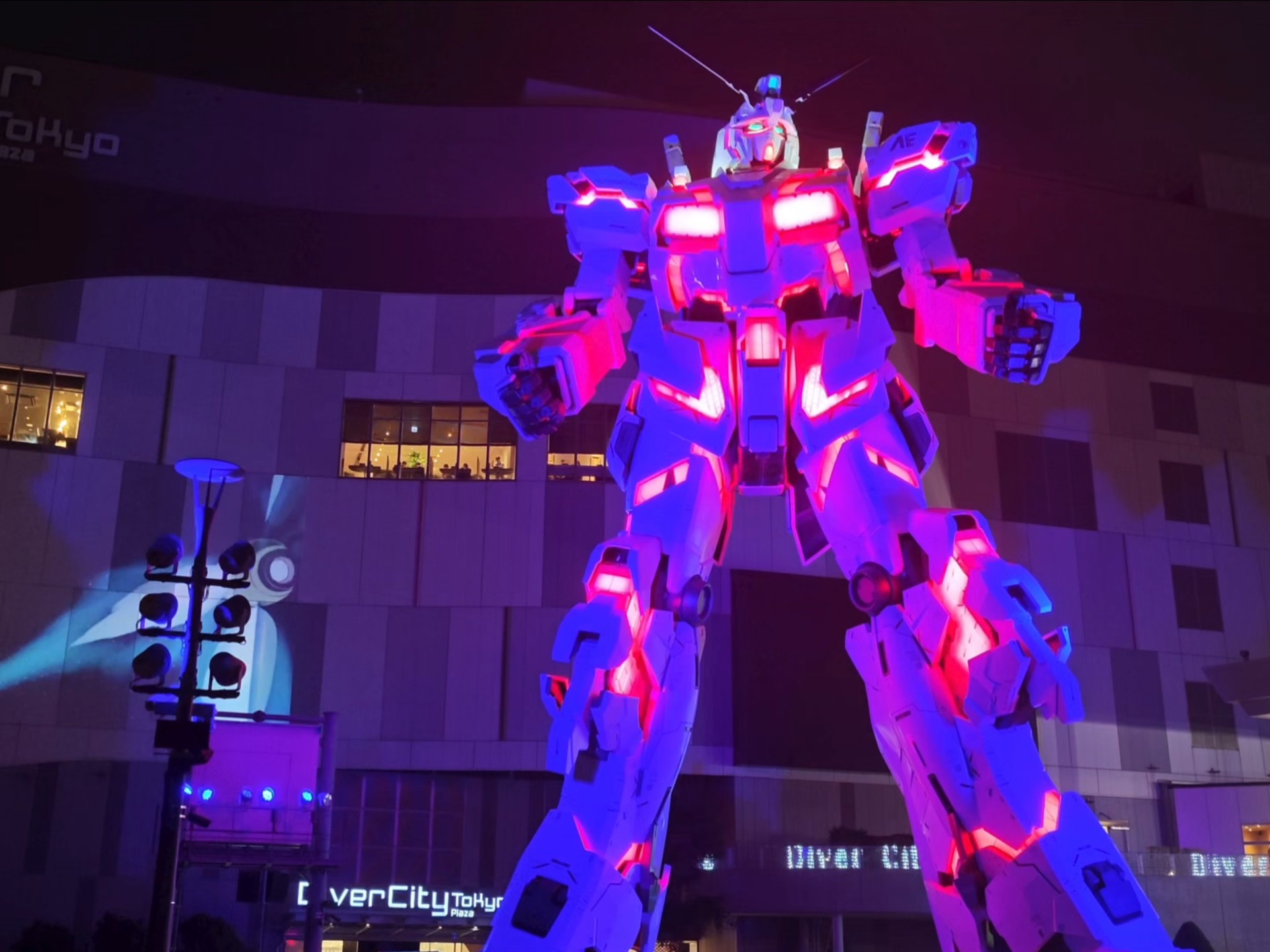 独角兽高达爆甲演出