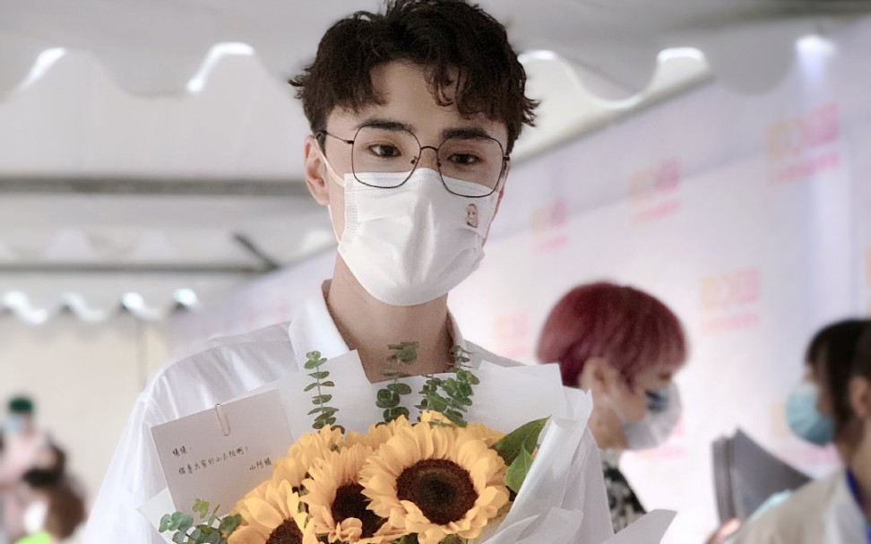 5续续点灯直播演唱的《太阳》7715~你就是我们的太阳,永远温暖着