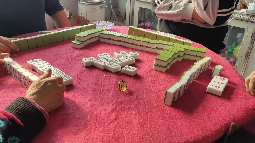 记录一场过年东北麻将的夹儿.