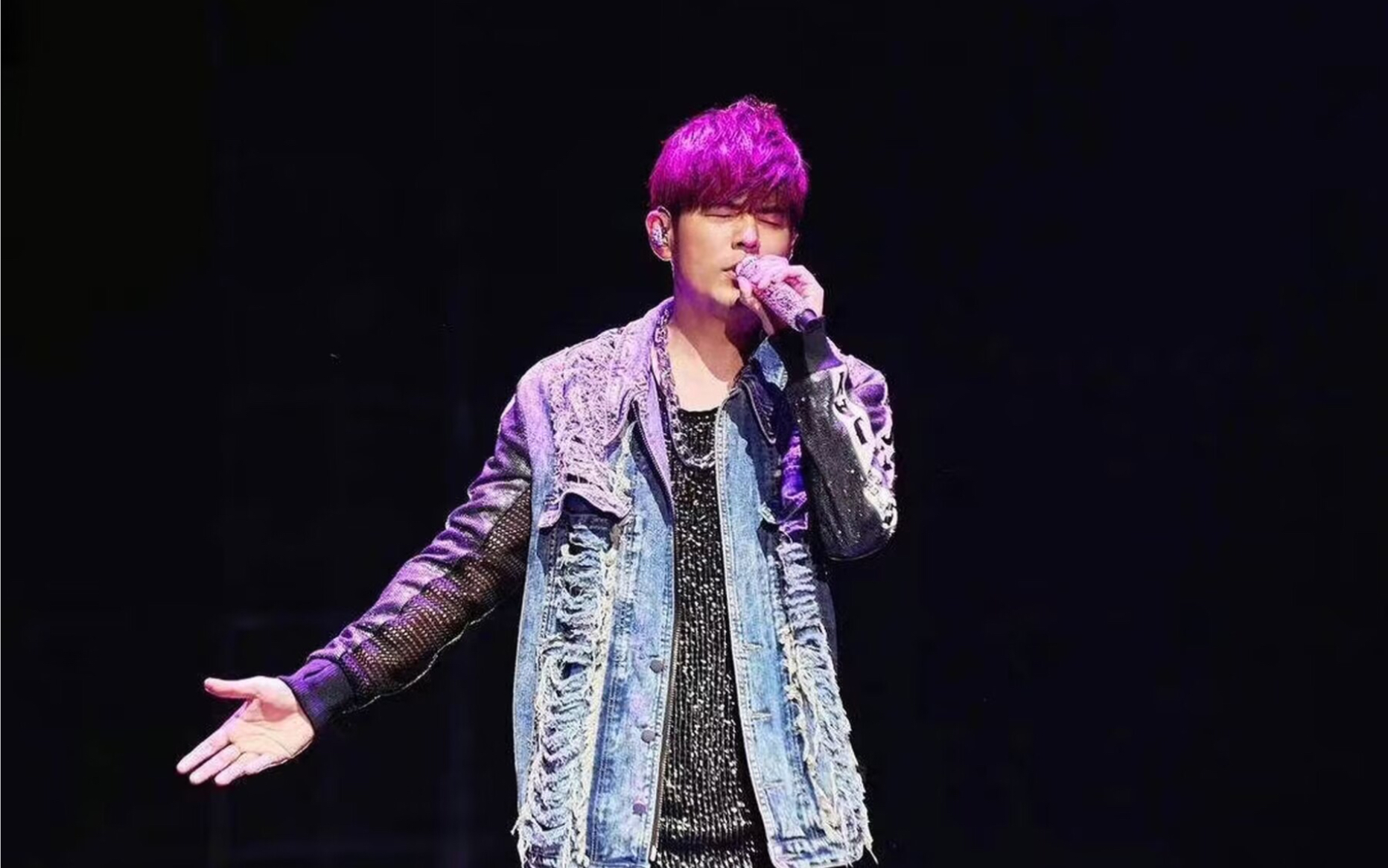 轻松写意!周杰伦香港演唱会《最长的电影》