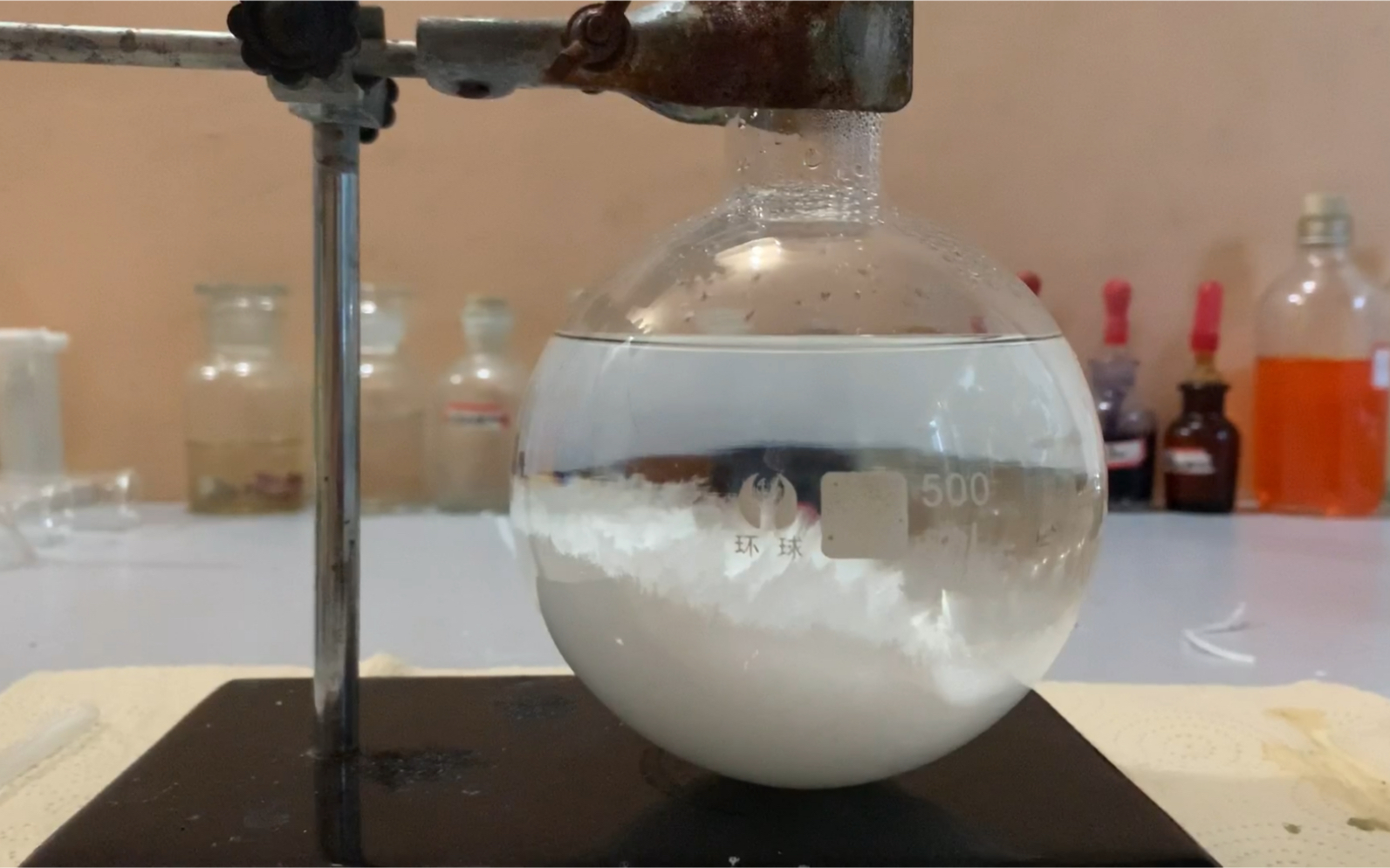 水中的雪——氯化铵结晶