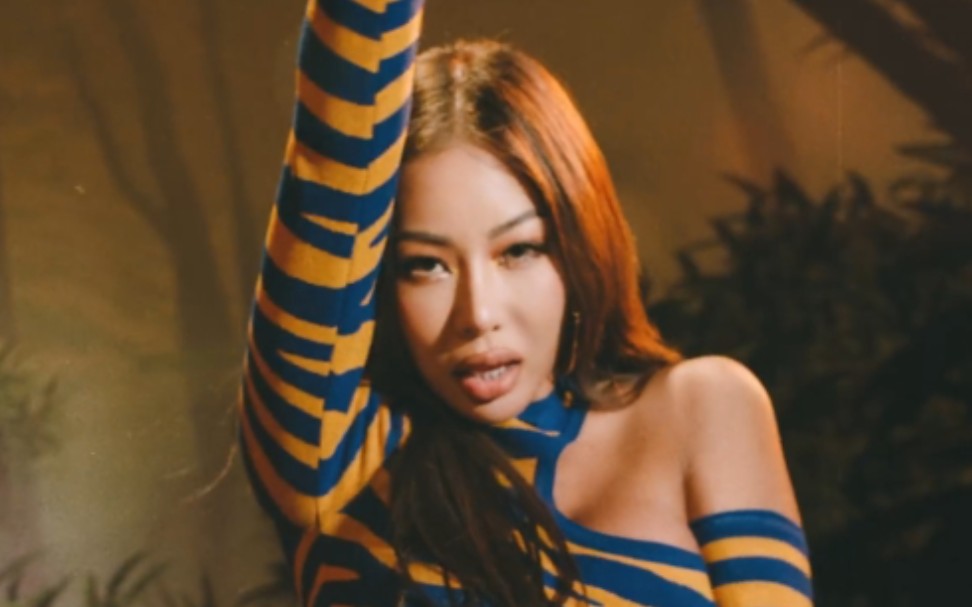 Jessi《ZOOM》MV公开!哔哩哔哩bilibili