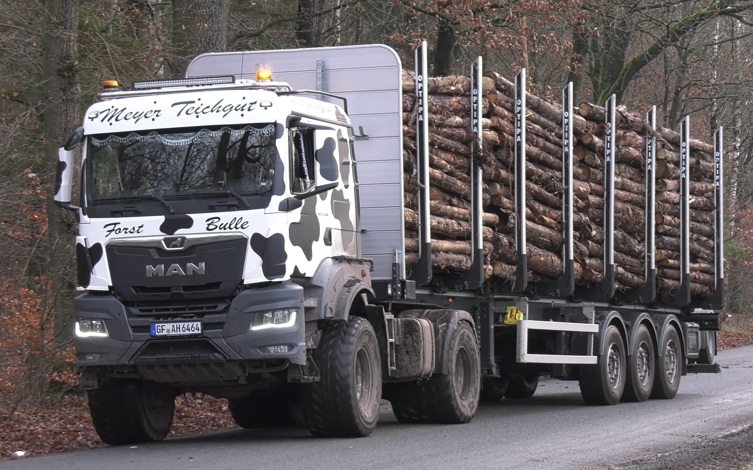 越野轮胎man卡车装卸运输木材4k